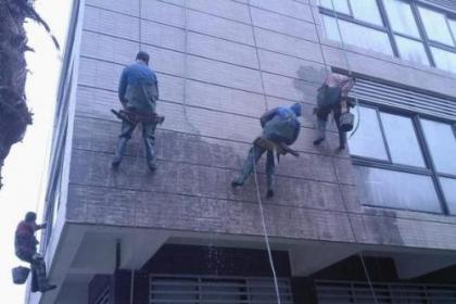 重慶蜘蛛人清洗外墻,資質(zhì)證書齊全,歡迎來電咨詢